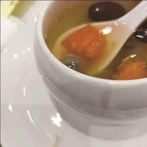 45万元婚宴吃出异物！