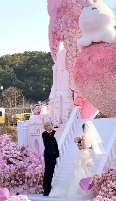 热搜第一！鹿哈向女友求婚成功